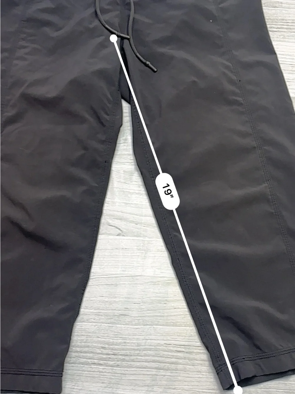 lululemon athletica Black Capri Leggings with Pink Waistband Size Medium 6